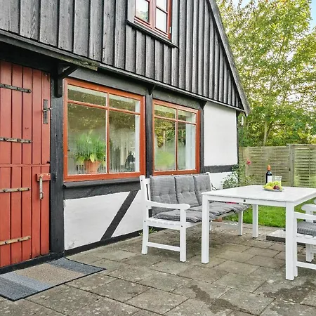 Nice In With 3 Bedrooms Tureby